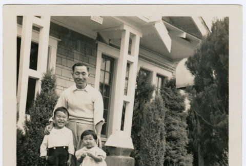 Japanese American family (ddr-densho-26-65)