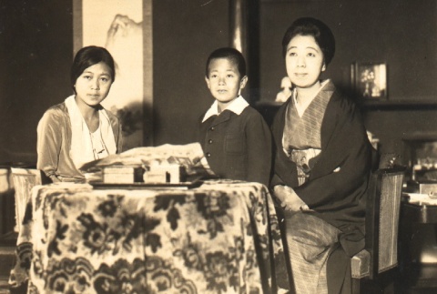 Mineo Osumi's wife and children (ddr-njpa-4-1803)