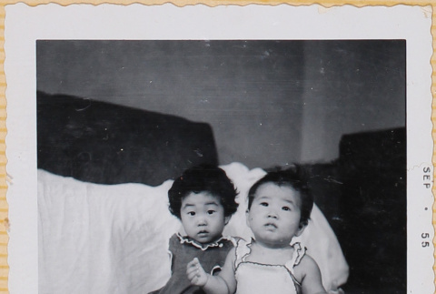 Susan and Leslie Shiomi (ddr-densho-522-366)