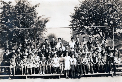 Haruo and Takako Hashiguchi with their students of the Toko Juku Japanese School (ddr-densho-474-187)