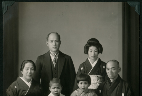 Family portrait (ddr-densho-359-1014)