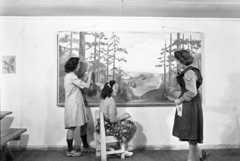 Women painting a landscape (ddr-fom-1-652)