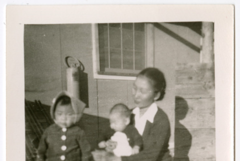 Sally Domoto with her children (ddr-densho-329-1314)