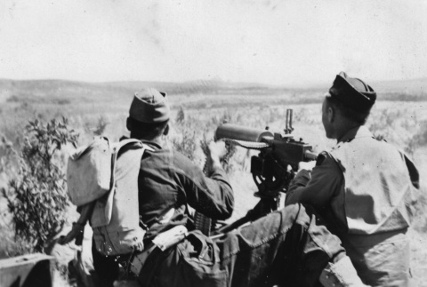 Men with machine gun (ddr-ajah-2-772)