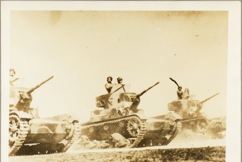 Spanish soldiers in tanks (ddr-njpa-13-637)