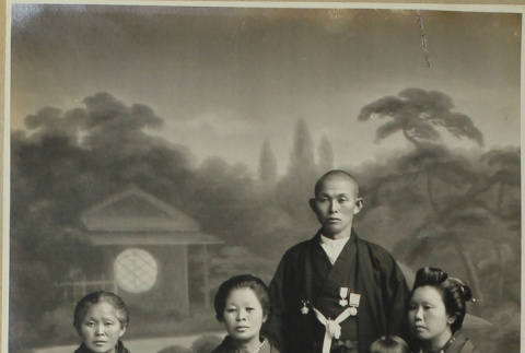 Photograph: Tadaichi Yoshioka's family (ddr-densho-357-690-mezzanine-8cf5f914e3)
