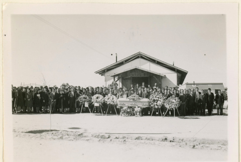 Mourners at Suyechika's funeral (ddr-densho-37-1347)