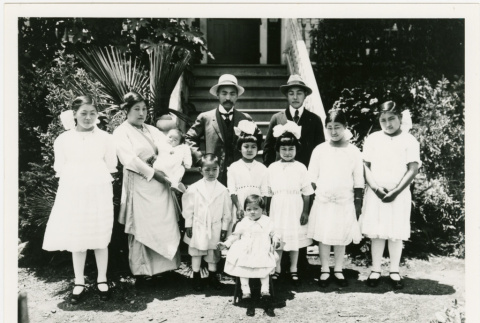 Domoto Family photograph in front of steps (ddr-densho-329-1106)
