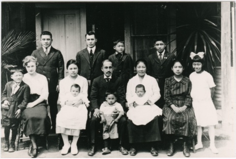 Denjiro Nishitani family (ddr-densho-353-202)