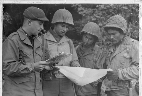 Nisei soldiers studying a map (ddr-densho-114-42)