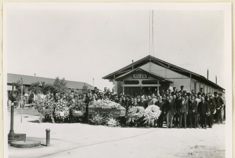 Mourners at Goro Yoshihashi's funeral (ddr-densho-37-1406)