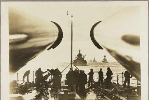 People on the deck of a ship (ddr-njpa-13-1544)