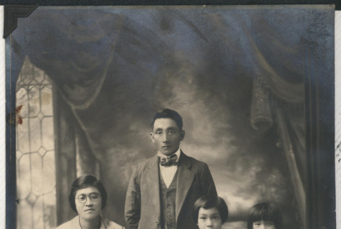 Family portrait (ddr-manz-10-126)