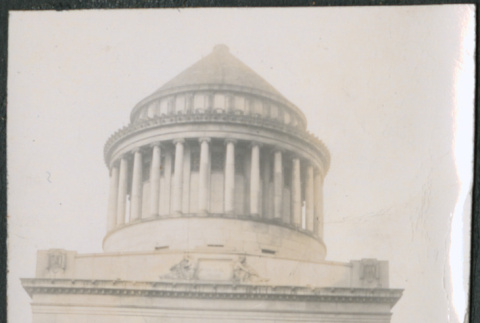 Coup in front of Grants Tomb (ddr-densho-523-164)