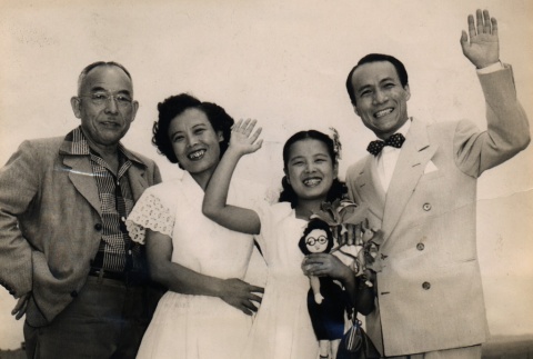 Hibari Misora posing with her mother, Haruhisa Kawada and a Nichibei Kinema agent (ddr-njpa-4-970)