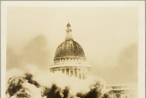 Smoke surrounding St. Paul's Cathedral during a bombing (ddr-njpa-13-254)