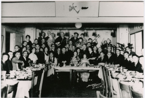 A group at a banquet (ddr-densho-353-366)