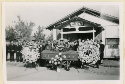 Mourners at K. Zenzoka's funeral (ddr-densho-37-1899)