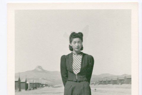 Woman posing (ddr-hmwf-1-186)