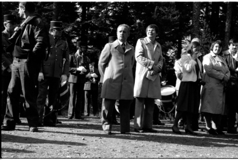 Outdoor gathering (ddr-densho-1007-1290)