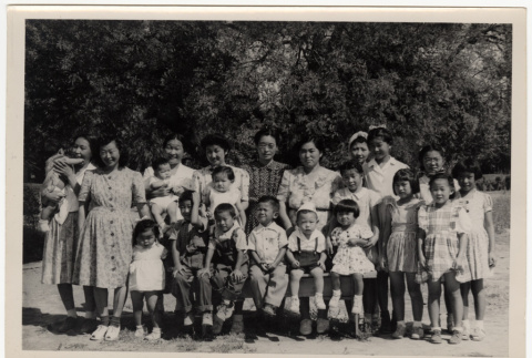 Group of women and children (ddr-densho-587-6)