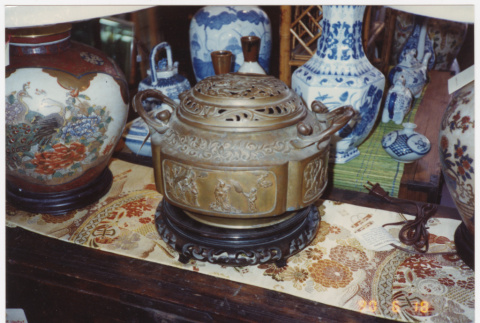 Display of large vases (ddr-densho-424-871)