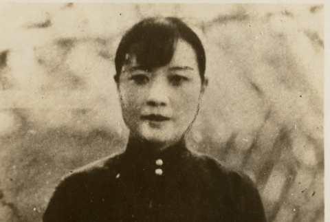 Portrait of a woman (ddr-njpa-1-1722)