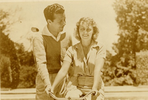 A couple posing with a bicycle (ddr-njpa-1-1326)