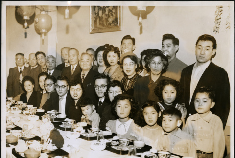 Group photograph at a banquet table (ddr-densho-395-96)