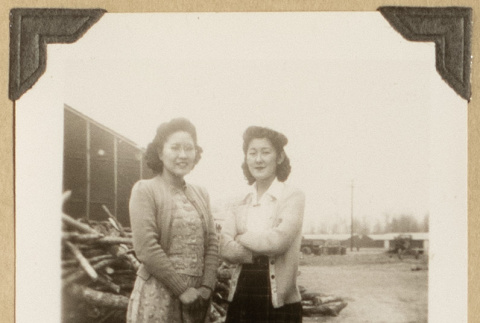 Agnes and Grace at Rohwer (ddr-densho-542-434)