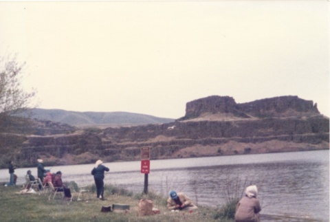 Fishing along the Columbia (ddr-one-3-92)