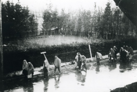 Prisoners on the death march from Dachau concentration camp (ddr-densho-22-115)