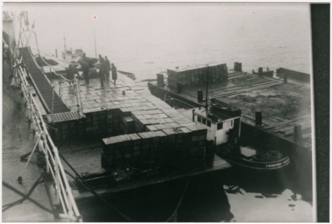 Yamahagi Maru unloading at Raymond, Willapa Harbor (ddr-densho-353-166)