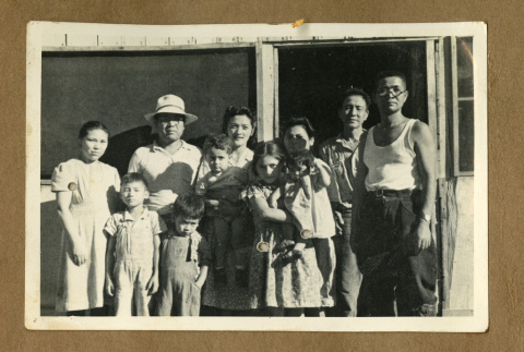 Japanese Peruvian family (ddr-csujad-33-139)