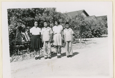 Four Nakada children (ddr-densho-37-1710)