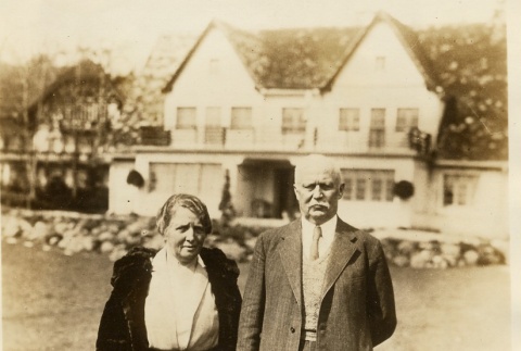 Mathilde Ludendorff and Erich Ludendorff walking together (ddr-njpa-1-1220)