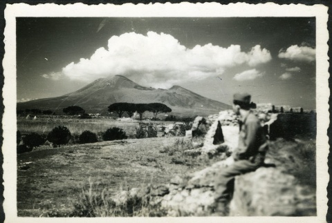 Nisei soldiers visiting Mt. Vesuvius (ddr-densho-164-16)