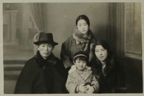 Terakawa family (ddr-densho-357-706)