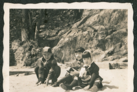 Miki, Kathy, and Anyo Domoto at beach (ddr-densho-443-155)