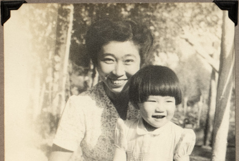 Woman and small girl (ddr-densho-587-92)