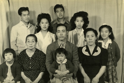 Family portrait (ddr-densho-159-303)