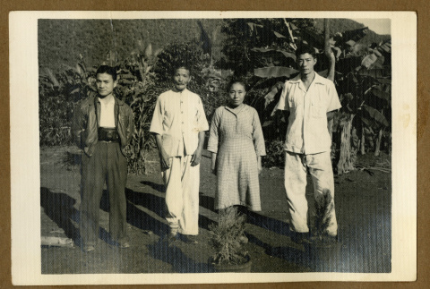Japanese Peruvian family (ddr-csujad-33-50)