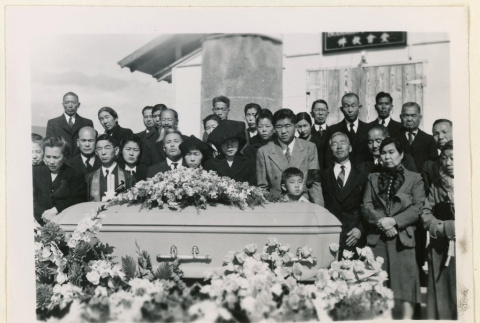 Mourners at Keijiro Imamura's funeral (ddr-densho-37-1357)