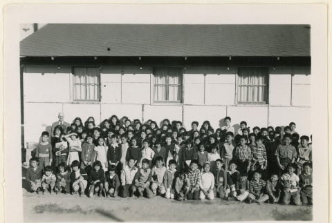 Rev. Dunlap and children (ddr-densho-37-1338)