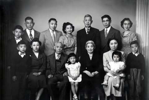 Hashiguchi family portrait (ddr-densho-474-211)