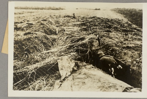 Camouflaged soldiers (ddr-njpa-13-1657)