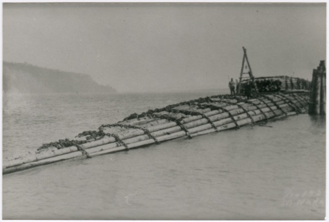 A cigar shaped raft on the Columbia River (ddr-densho-353-155)