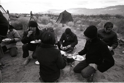 Mealtime on the pilgrimage (ddr-manz-3-4)