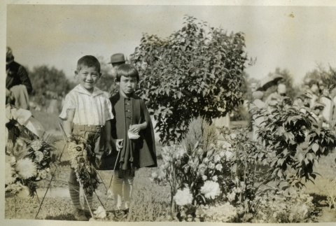 Nisei children visiting mother's gravesite (ddr-densho-182-88)