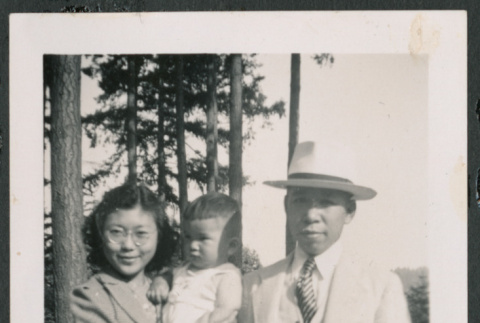 Photo of a family of four (ddr-densho-483-843)